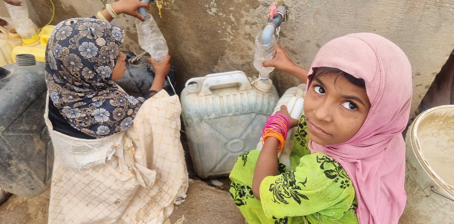 Al-Hodeidah Governorate: two girls are on the lookout for drinking water